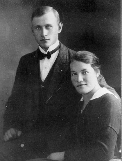 Farfar och farmor nygifta.
